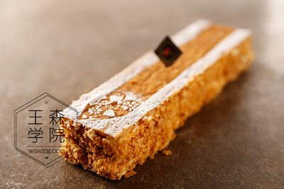 女生學(xué)習(xí)甜品制作,以后開(kāi)個(gè)甜品店好不好-培訓(xùn)通